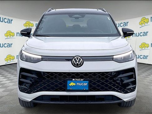 New 2026 Volkswagen Tiguan SE R-Line image 3