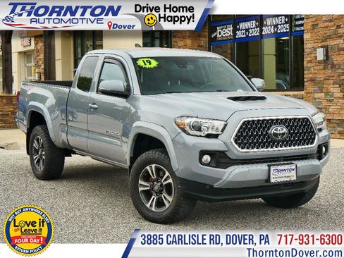 Used 2019 Toyota Tacoma TRD Sport AWD/4WD image 1