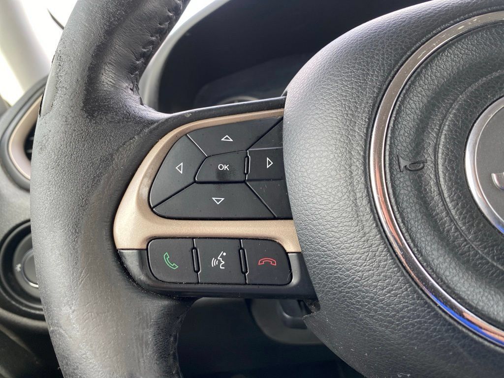Used 2017 Jeep Renegade Latitude FWD image 22