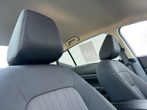 Used 2025 Nissan Altima 2.5 SV FWD image 17
