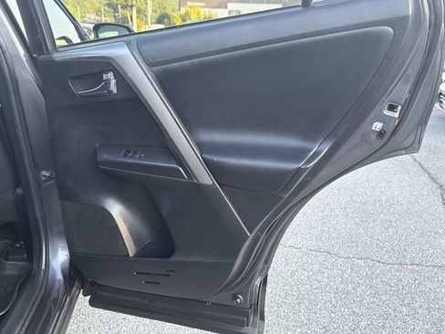 Used 2016 Toyota RAV4 XLE w/ Convenience Package AWD/4WD image 18