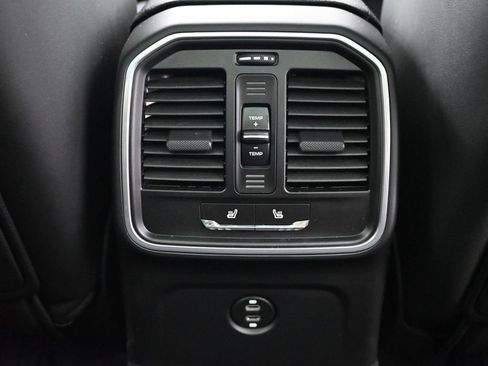 Certified 2026 Porsche Macan image 8