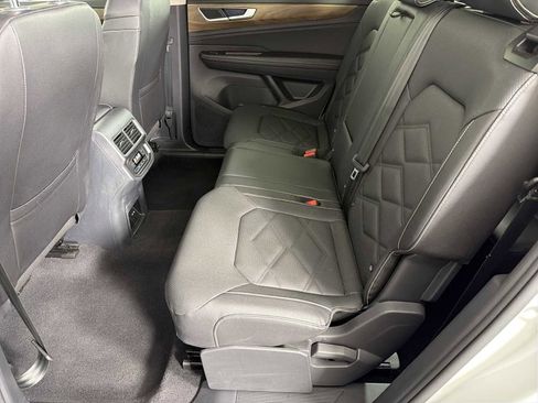 Used 2025 Volkswagen Atlas SE AWD/4WD image 21