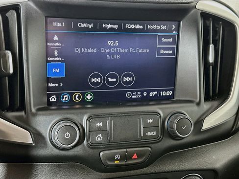 Used 2024 GMC Terrain SLT AWD/4WD image 14