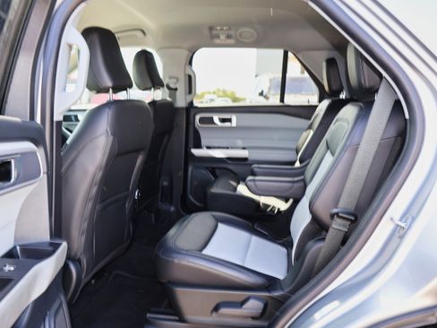 Used 2022 Ford Explorer XLT w/ Equipment Group 202A image 15