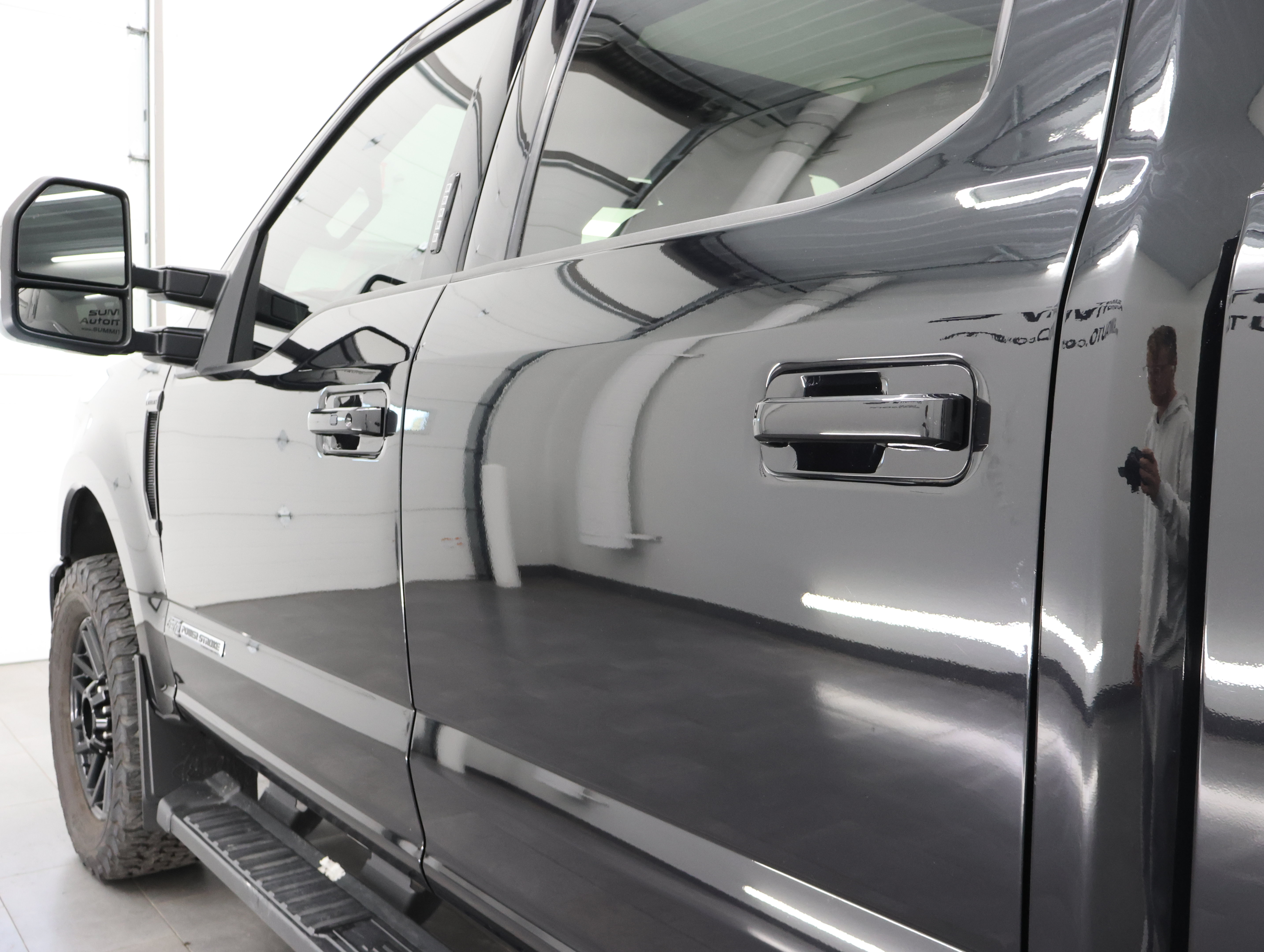 Used 2022 Ford F250 Lariat w/ Black Appearance Package AWD/4WD image 31