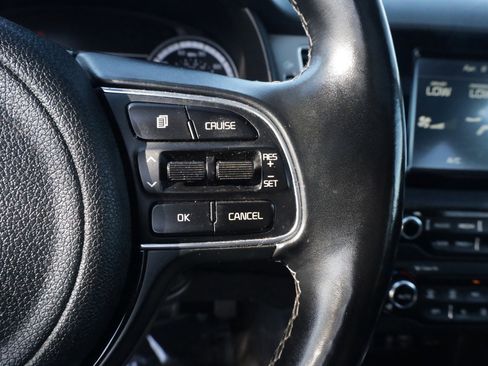 Used 2017 Kia Niro Touring image 22