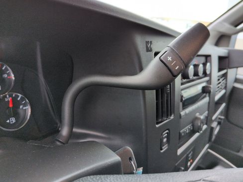 Certified 2024 GMC Savana 2500 1WT w/ Driver Convenience Package image 15