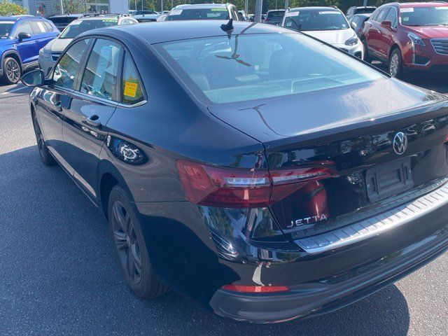 Used 2023 Volkswagen Jetta SE w/ Panoramic Sunroof Package FWD image 9