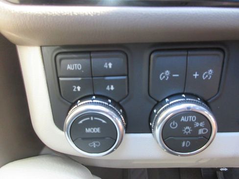 New 2026 GMC Yukon Denali w/ Denali Reserve Package AWD/4WD image 17