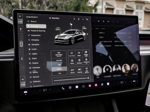 Used 2022 Tesla Model S Base image 32