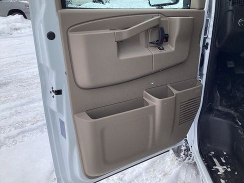 New 2026 Chevrolet Express 3500 Work Van w/ Power Convenience Package image 16