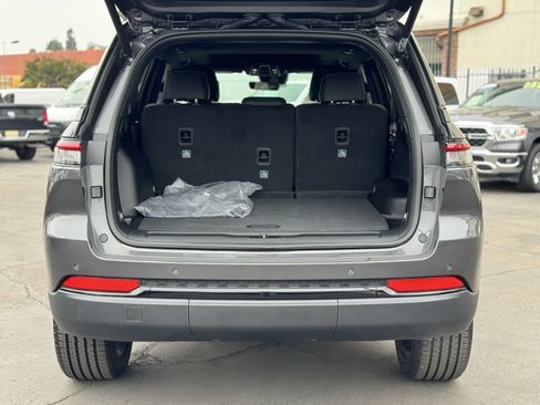 New 2025 Jeep Grand Cherokee Altitude image 14