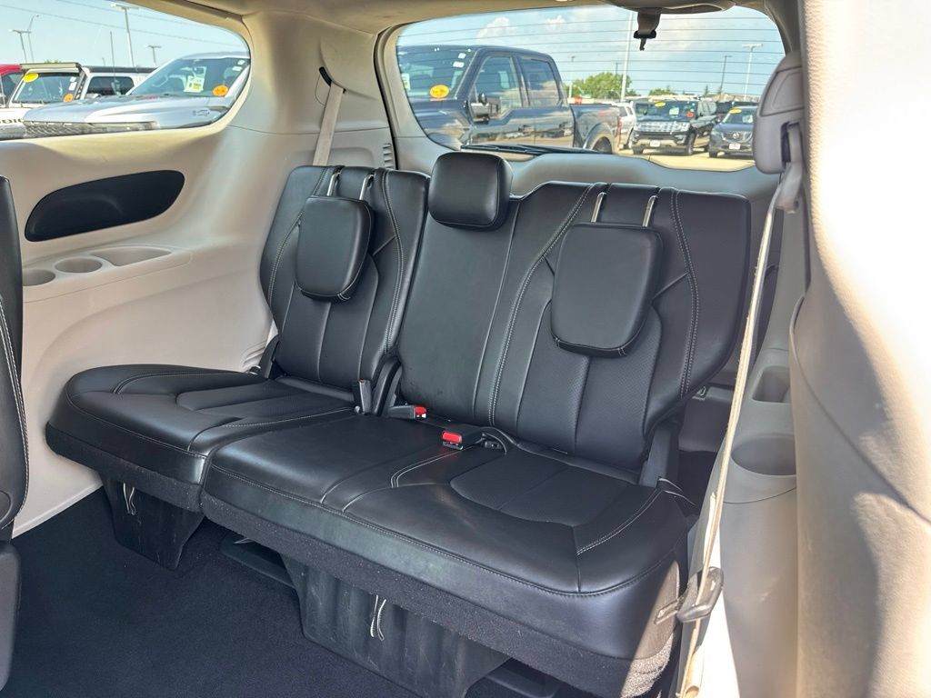 Certified 2024 Chrysler Pacifica Touring-L FWD image 23
