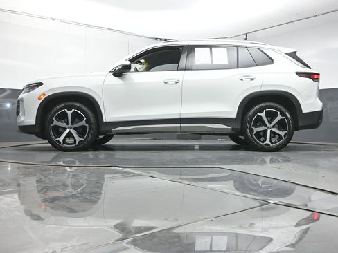 Certified 2025 Volkswagen Tiguan SE image 37