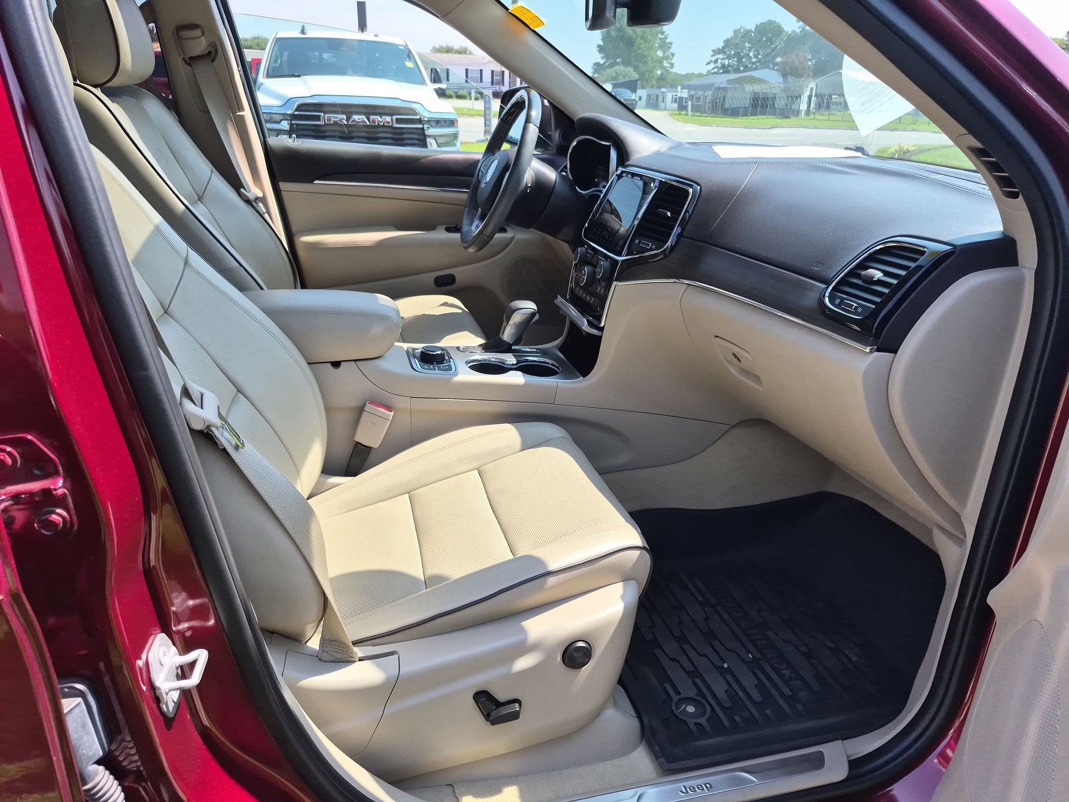 Used 2021 Jeep Grand Cherokee Overland AWD/4WD image 26
