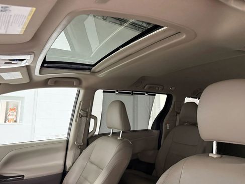 Used 2020 Toyota Sienna XLE FWD image 15