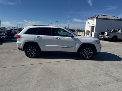 Used 2019 Jeep Grand Cherokee Limited image 4