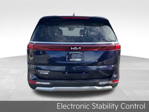 Certified 2024 Kia Carnival LX image 7