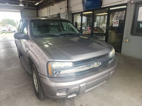 Used 2005 Chevrolet TrailBlazer LS w/ LS Preferred Equipment Group AWD/4WD image 3