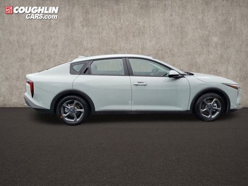 New 2025 Kia K4 LXS image 9