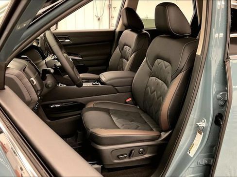 New 2026 Nissan Pathfinder Platinum AWD/4WD image 10