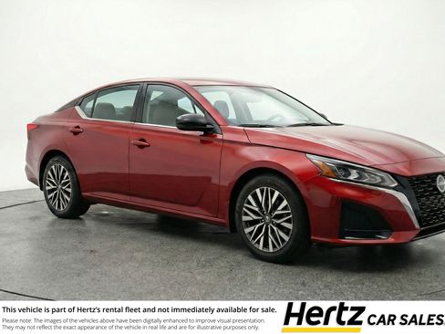 Used 2025 Nissan Altima 2.5 SV image 1