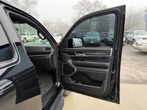 Used 2022 Jeep Wagoneer Series I AWD/4WD image 11