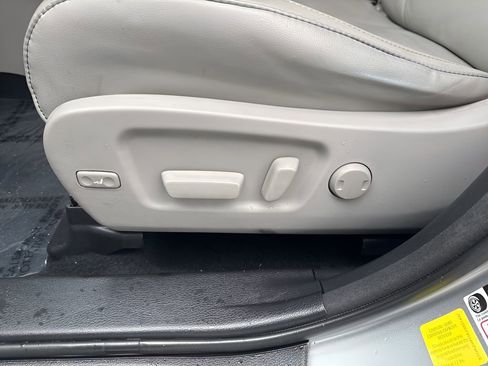 Used 2018 Toyota Highlander XLE FWD image 10