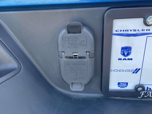 Certified 2024 Jeep Gladiator Sport AWD/4WD image 6