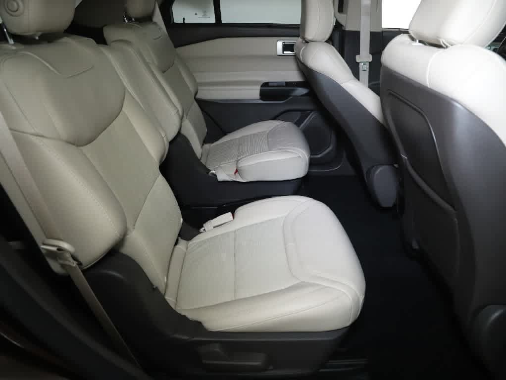Used 2020 Ford Explorer Platinum w/ Premium Technology Package AWD/4WD image 35