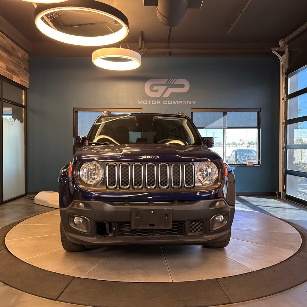 Used 2018 Jeep Renegade Latitude AWD/4WD image 8