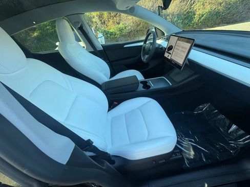 Used 2024 Tesla Model Y Long Range AWD/4WD image 13