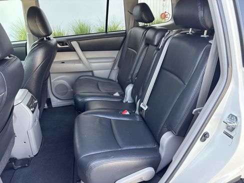 Used 2013 Toyota Highlander Plus FWD image 12