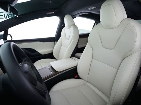 Used 2023 Tesla Model X AWD/4WD image 4