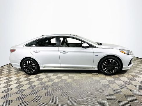 Used 2019 Hyundai Sonata Limited w/ Ultimate Package 02 FWD image 2