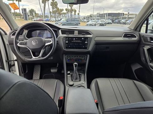 Used 2023 Volkswagen Tiguan SE AWD/4WD image 14