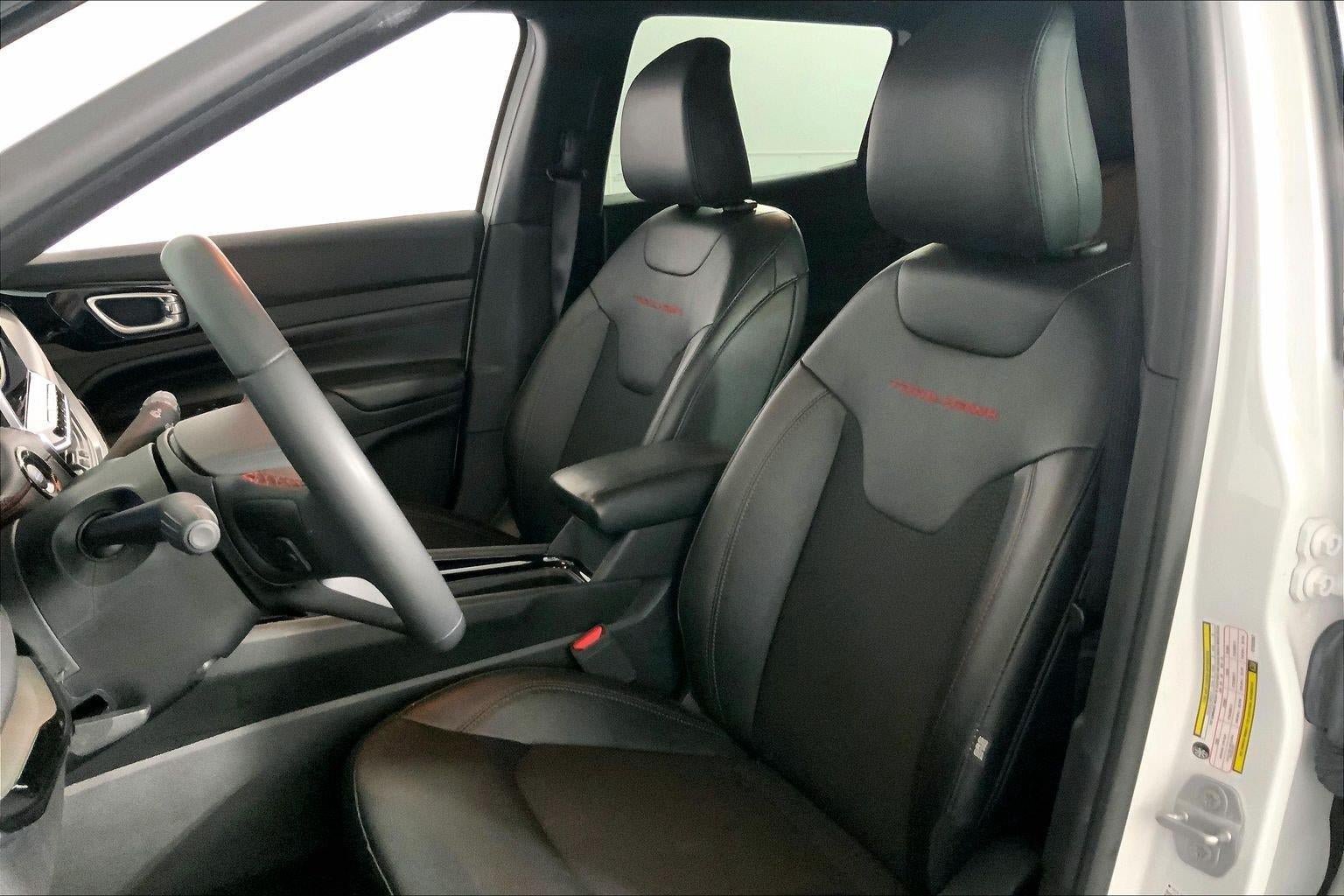 Used 2025 Jeep Compass Trailhawk AWD/4WD image 22
