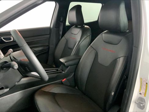 Used 2025 Jeep Compass Trailhawk AWD/4WD image 22