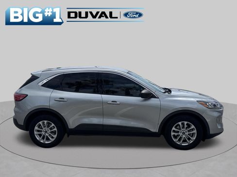Used 2022 Ford Escape SE FWD image 2