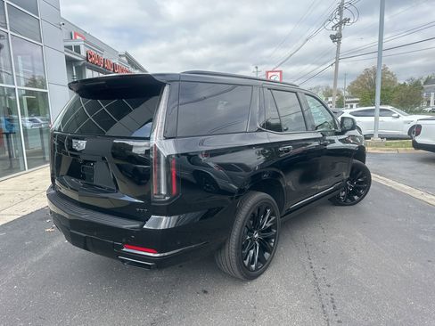Used 2026 Cadillac Escalade Platinum Sport w/ LPO, ONYX Package AWD/4WD image 2