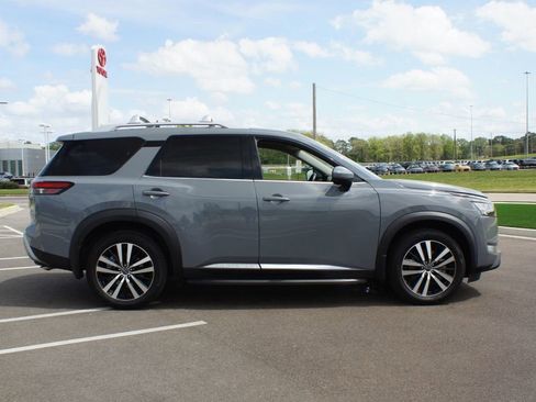 Used 2023 Nissan Pathfinder Platinum w/ Lighting Package (N93) FWD image 22