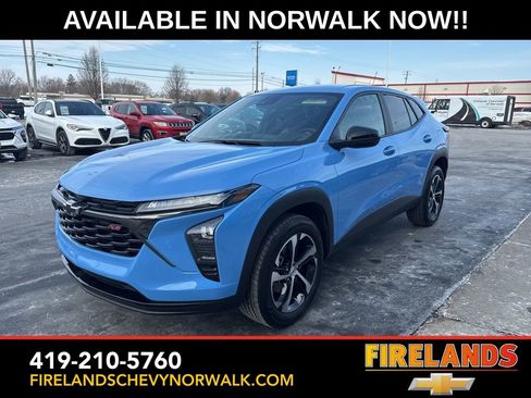 Used 2024 Chevrolet Trax RS image 3