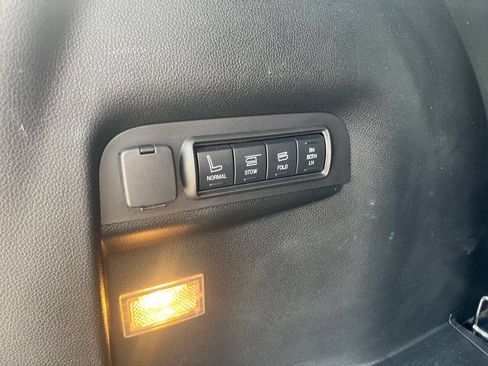 Used 2018 Ford Explorer Limited w/ Equipment Group 301A AWD/4WD image 29