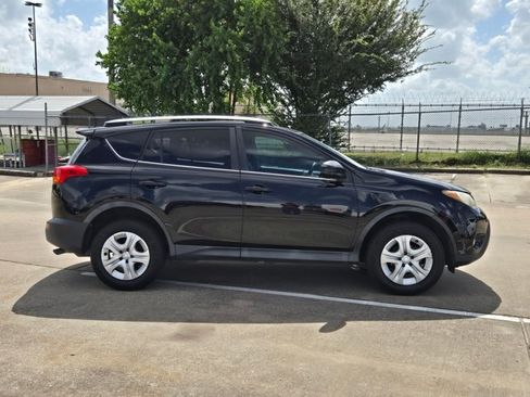 Used 2014 Toyota RAV4 LE FWD image 4