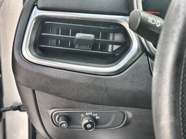 Used 2020 Chevrolet Equinox LT AWD/4WD image 17