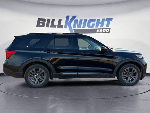 Used 2022 Ford Explorer XLT w/ Equipment Group 202A image 6
