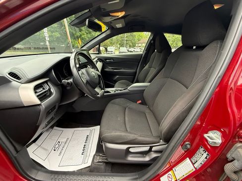 Used 2019 Toyota C-HR XLE FWD image 17