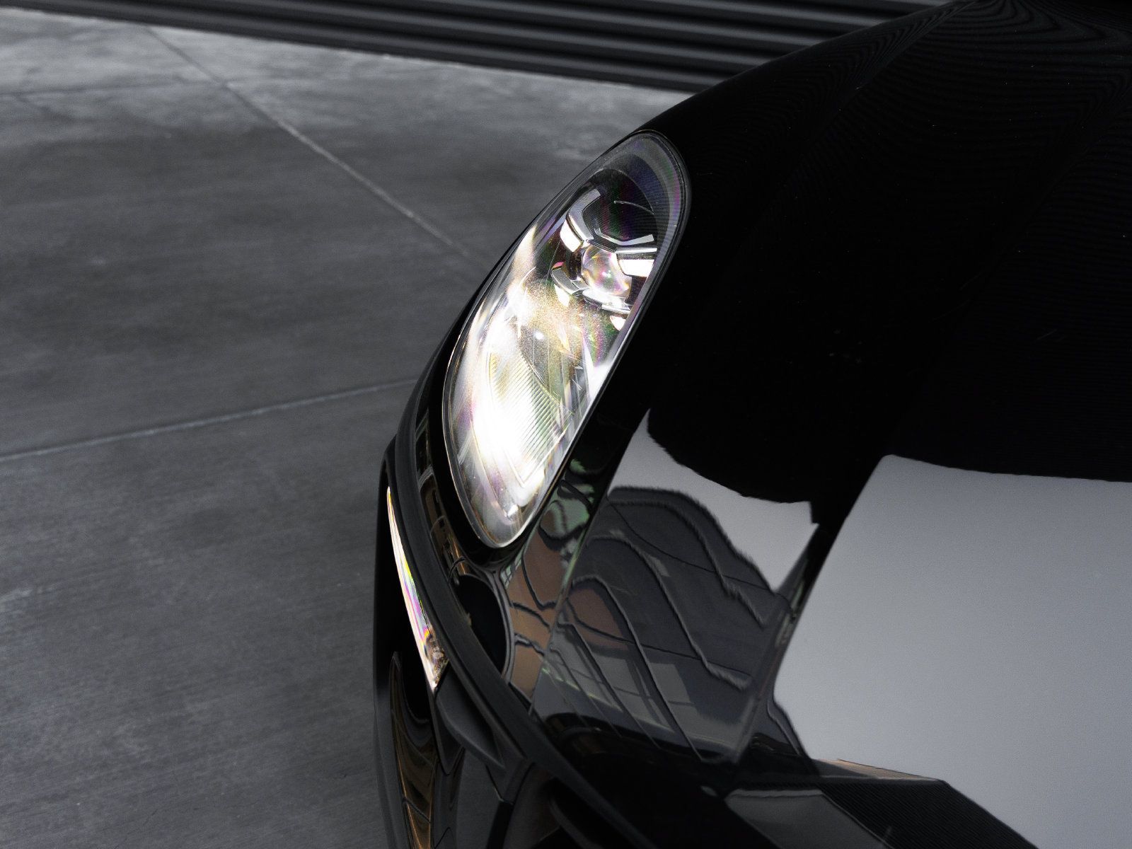 Used 2023 Porsche Macan AWD/4WD image 36
