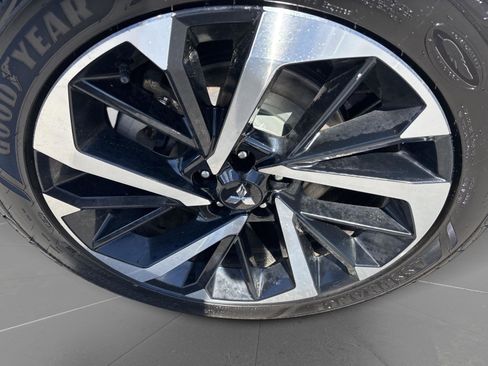 Used 2024 Mitsubishi Outlander 4WD Plug-In Hybrid image 8